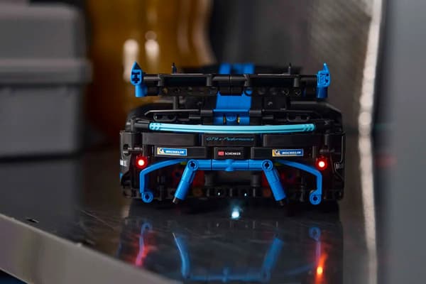 LEGO Technic Porsche GT4 e-Performance Racerbil 834 Elementer (42176)
