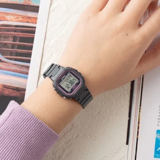 Barnklocka CASIO LA-20WH-8ADF med låda