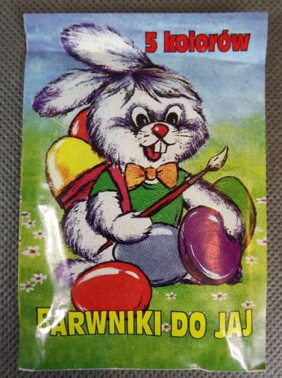 Monivärinen munanvärjäyspakkaus