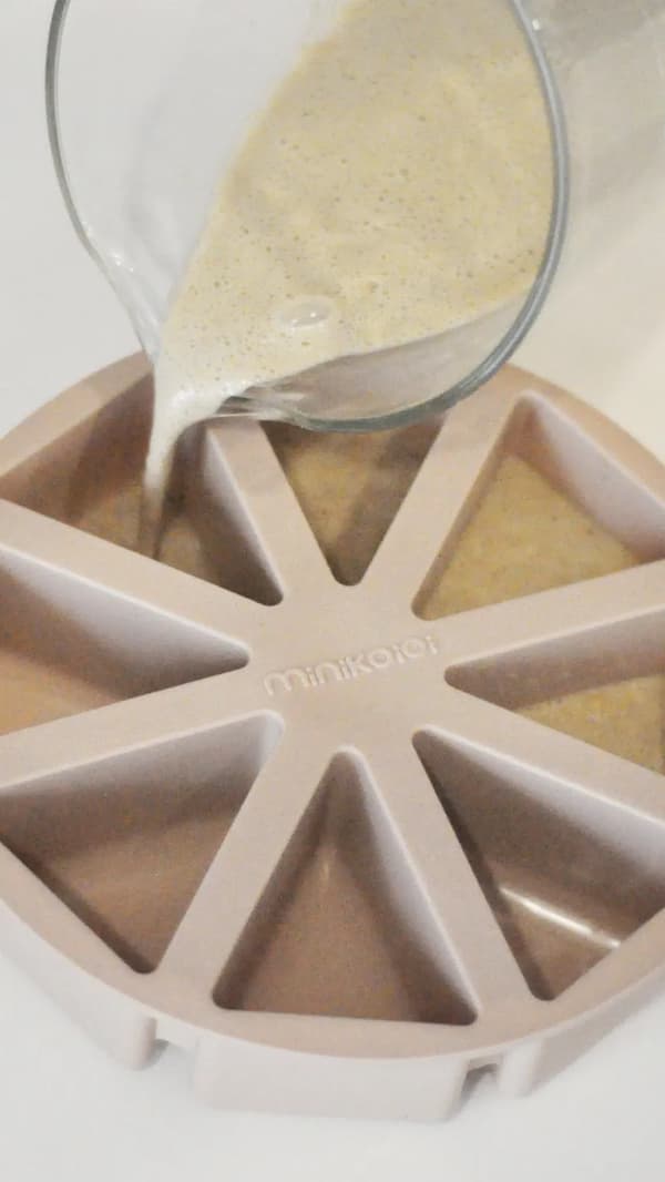 MinikOiOi Beige Silikone Bageform til Mini Cupcakes, 8 stk.
