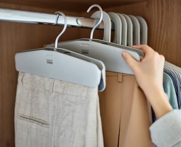 Set med 2 byxgalgar Orderly / Joseph Joseph