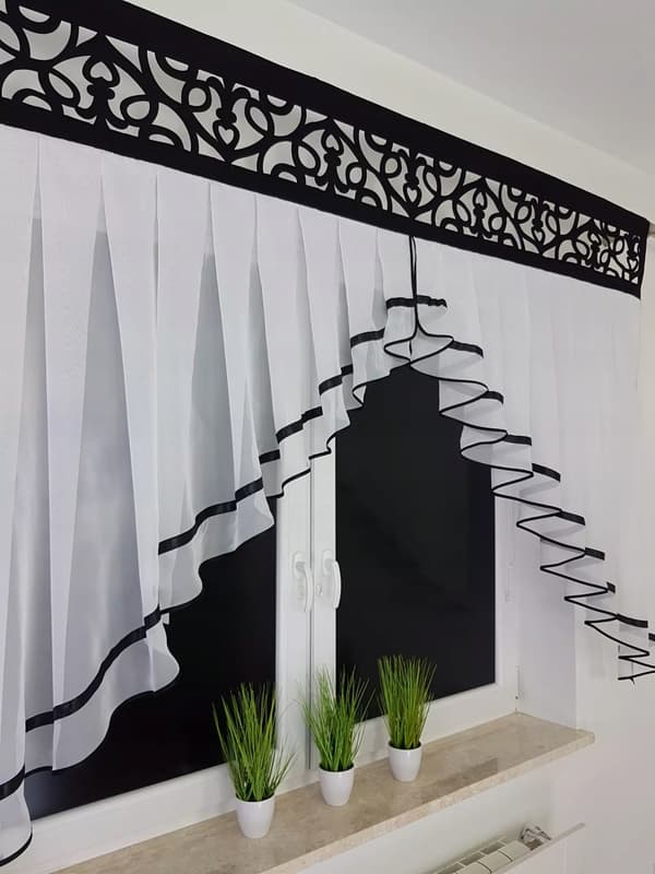 Gardin med gennembrudt panel 200 cm