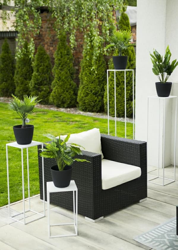 Valkoinen moderni kukkateline 130 cm