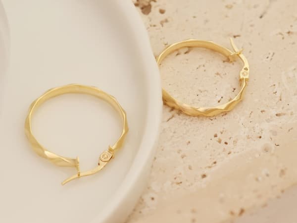 Dameøreringe i 585 guld, dekorerede creoler, elegante, som gave