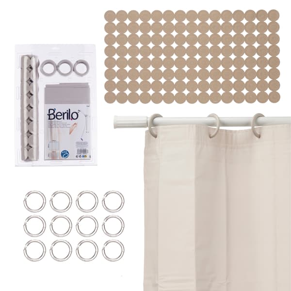 Badrumsset med duschdraperi och beige matta