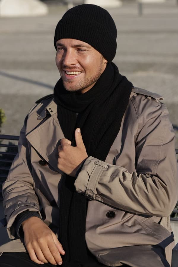 Herrmössa med manschett - Liam, svart (80% ull)
