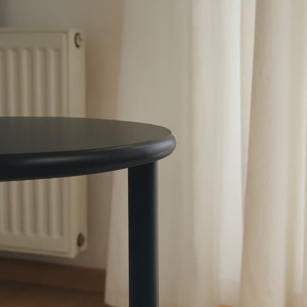 Sæt med små sorte runde borde til stuen 45x45x42 | Begryf