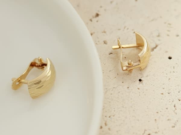 375 guld mode øreringe med diamantplader til kvinder, elegant