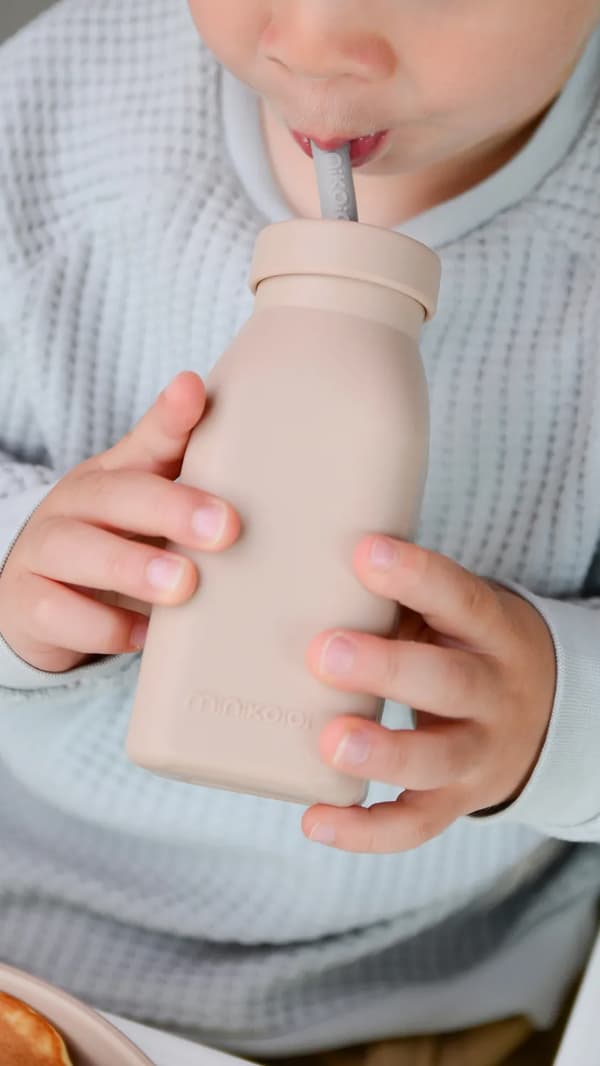 Silikon barnvattenflaska med sugrör och lock 200 ml 6m+ Beige