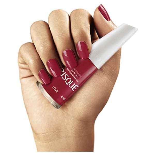 Love Red Risqué -kynsilakka kermanvärinen 8 ml punainen