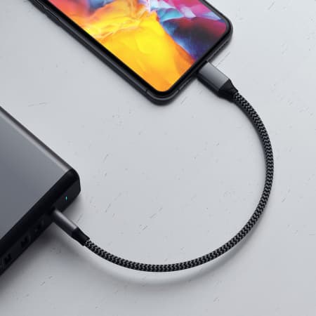 Satechi - USB-C - Lightning-kaapeli 25 cm (tähtiharmaa)