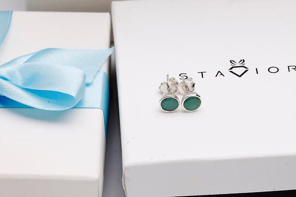 Sølvøreringe med naturlige smaragder - KDS4394