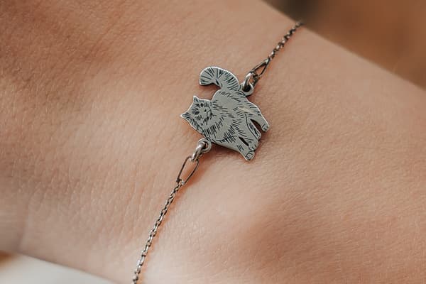 Silverfärgad ragdoll kattarmband på kedja