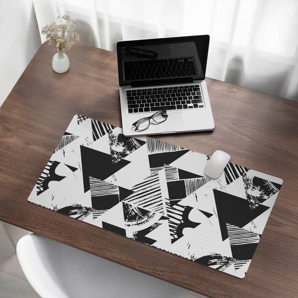 Skrivebordsbeskyttelse med abstrakt trekantprint 90x45 cm