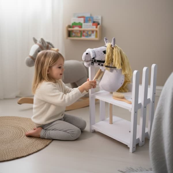 Stald i træ for hobbyshest hvid, stativ for 2 heste