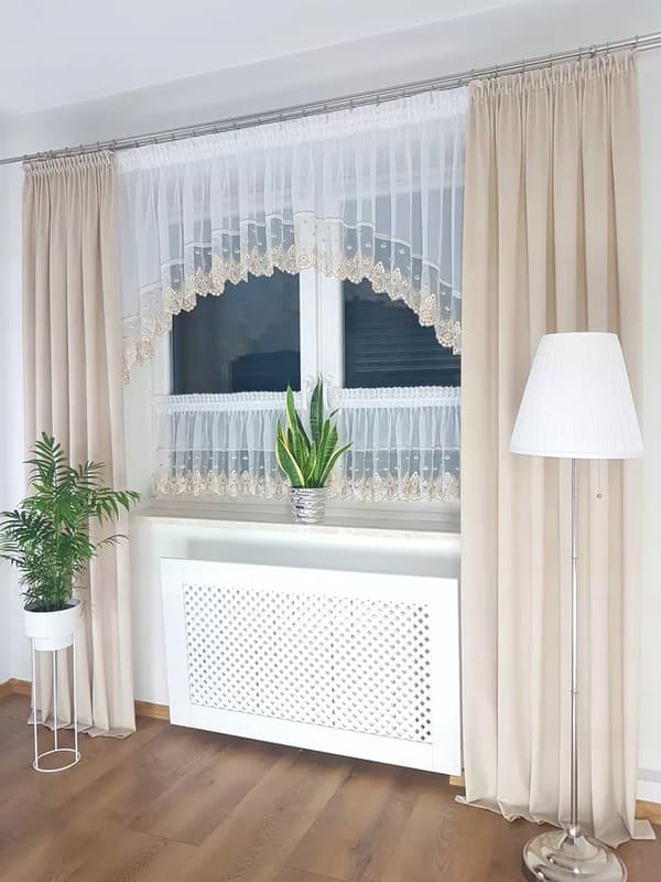 Keittiön verho kirjonnalla, beige