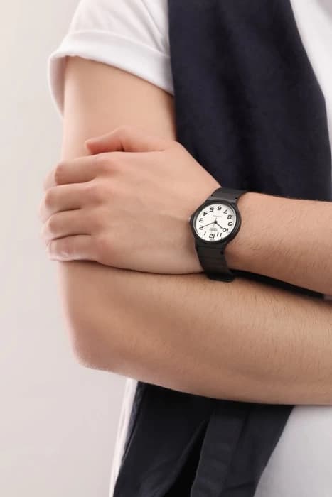 Unisex klocka Casio MQ-24-7B + Låda