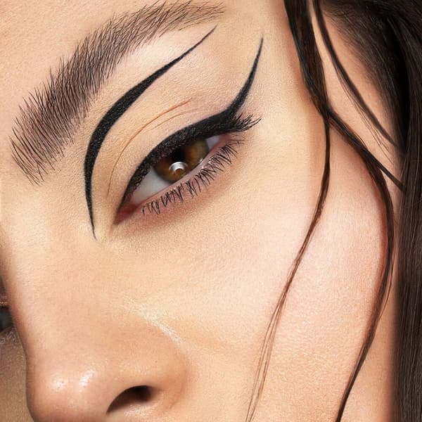 Eyeliner siveltimellä
