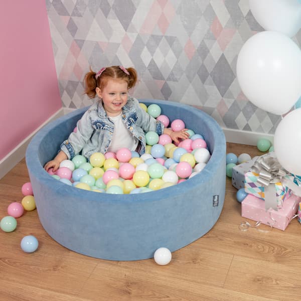 KiddyMoon plastikbolde 7 cm pastelbeige-laksehvide 100 legetøjsbolde sæt