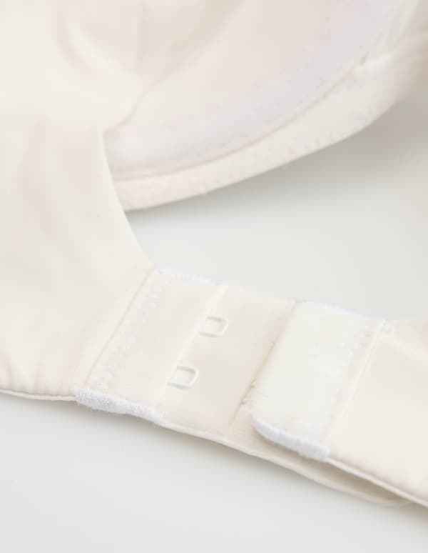 Q1.13 VACKER Esotiq vadderad bh | creme 85D