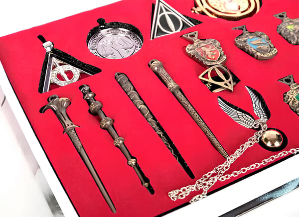 Harry Potter tilbehørssæt: tryllestave, medaljoner og vedhæng