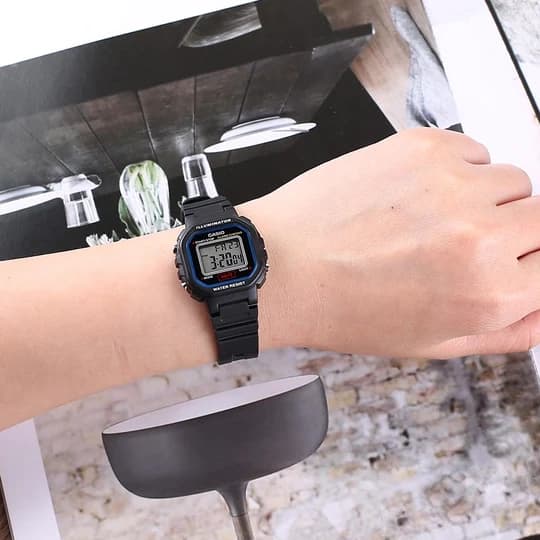 Barnklocka CASIO LA-20WH-1C + låda (zd596f)