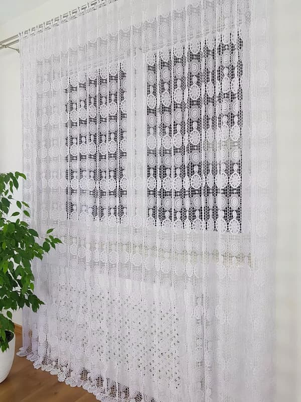 Guipuregardin med moderne accent 300x250cm