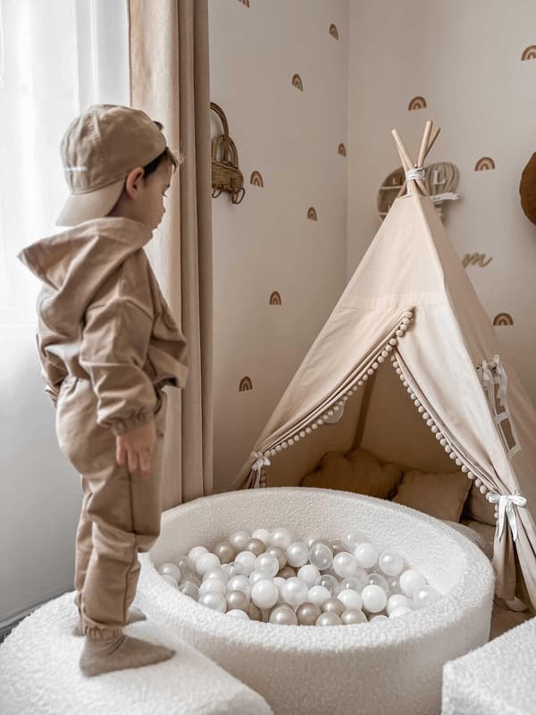 Torr pool 130x40 Boucle Vit 700 bollar: vit, pärlfärgad