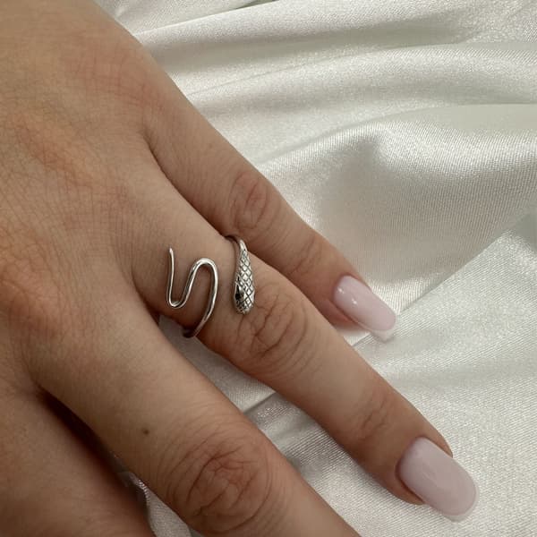 Justerbar ring i silver 925 med ormmotiv för kvinnor - Perfekt som present.