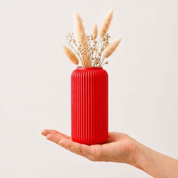 Rød vase, slank, rillet, moderne, minimalistisk, japandi