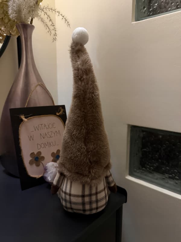 Handsydd julgransprydnad med gnomemotiv, boho
