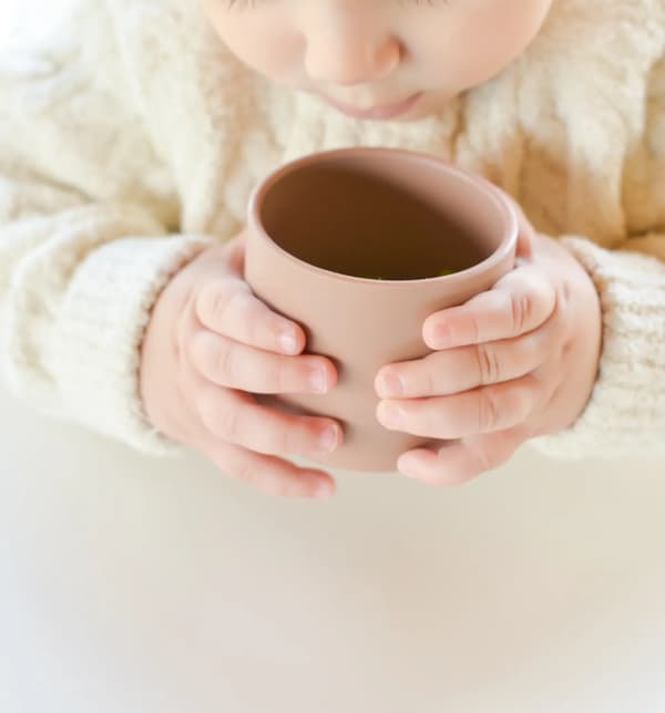 Silikonmugg för barn 180 ml 6m+ MinikOiOi Beige