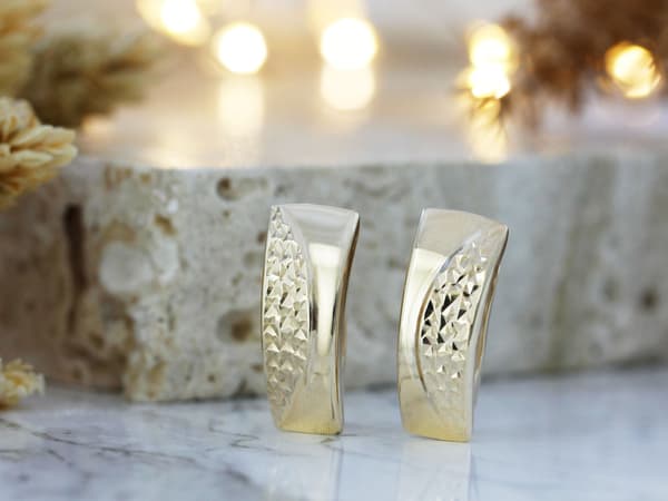 Øreringe i 375 guld, engelske diamanter, modesmykker til kvinder