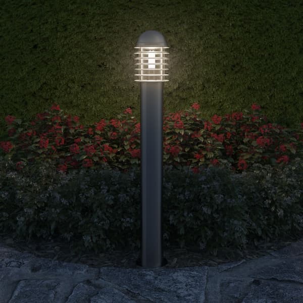 Gulvlampe i rustfrit stål.