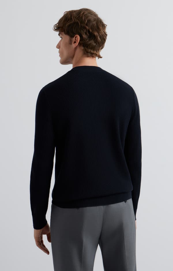 Mikromønstret sweater med v-hals L
