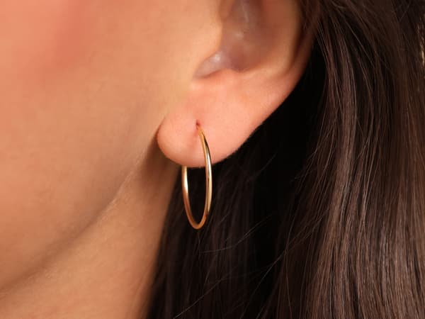 Klassiska ringörhängen i 585 guld, 25 mm