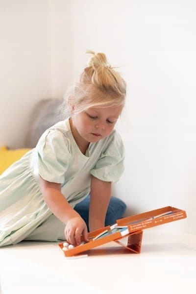 Magnetisk kuglebane med dinosaurtema til børn