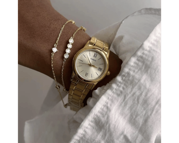 NAISTEN KELLO CASIO LTP-V002G-9B3 + LAATIKKO