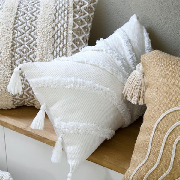 BALMA WHITE kudde 30x50 cm fransar