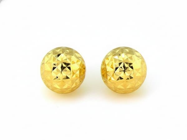 375 diamantøreringe i gult guld som gave