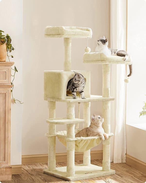 Beige kradsetårn til katte 143 cm