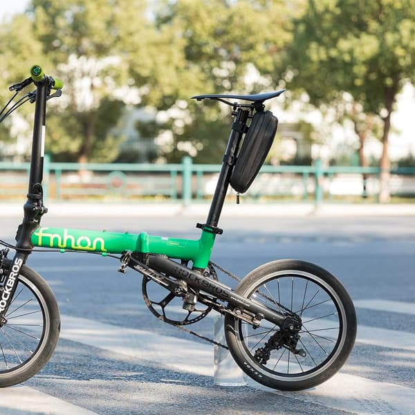 Hård vattentät cykelväska för rammontering 1,1L svart