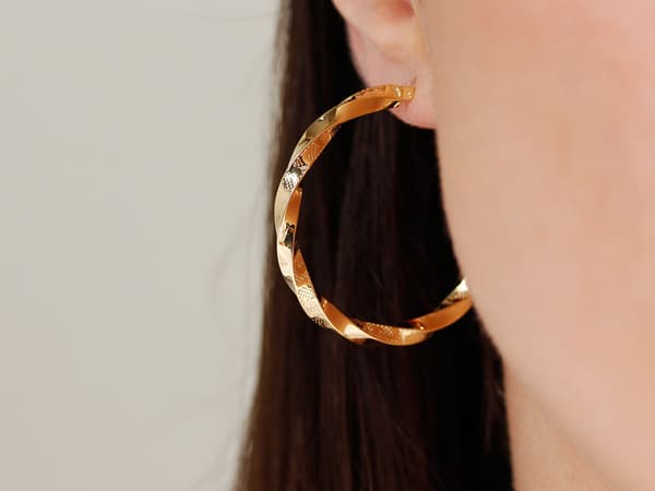 585 guldøreringne store fløjtede ringe 36 mm diameter til kvinder