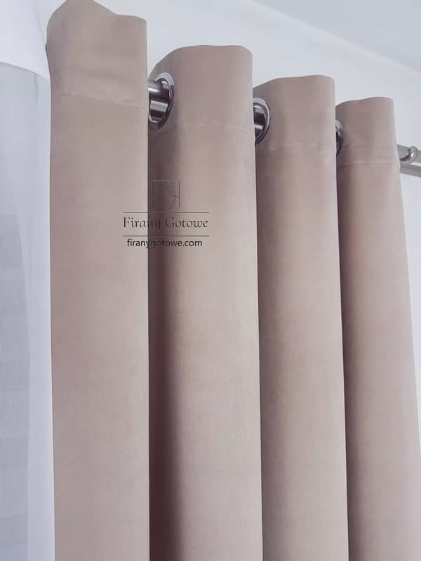 Samettiverho silmukoilla, beige