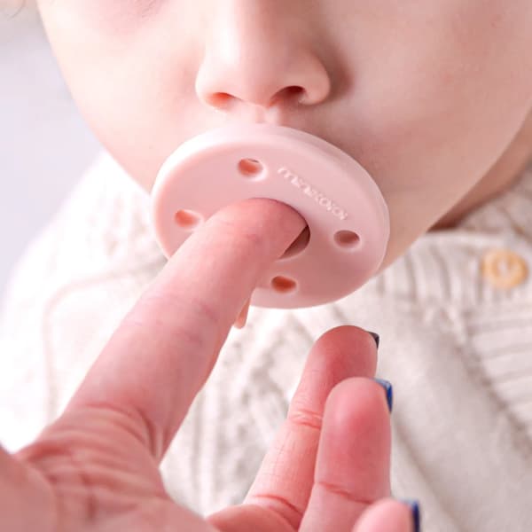 Silikon Dynamisk Napp 2 st MinikOiOi Rosa 0-24m