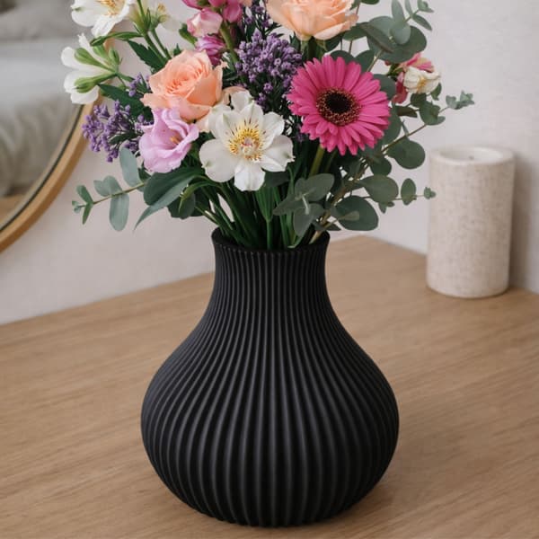 Dekorativ sort vase til tørre/blokblomster