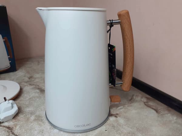 Cecotec Thermosense 400 vattenkokare vit trä