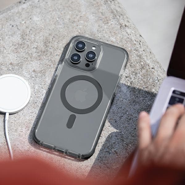 UNIQ Combat MagSafe -kotelo iPhone 14 Prolle, musta