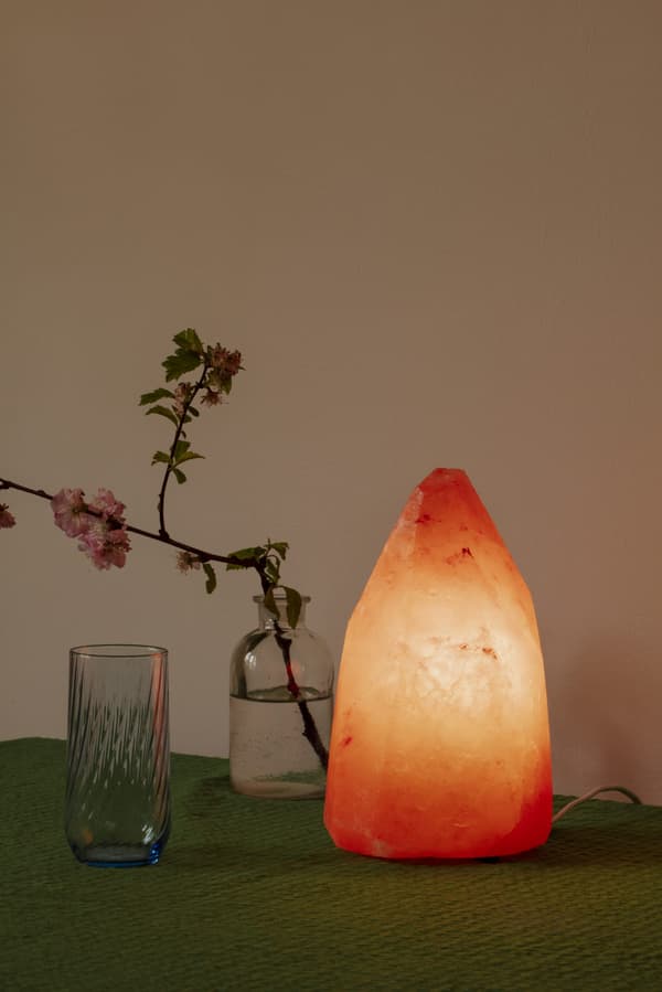 Saltlampa - slipad kristall utan bas - medium