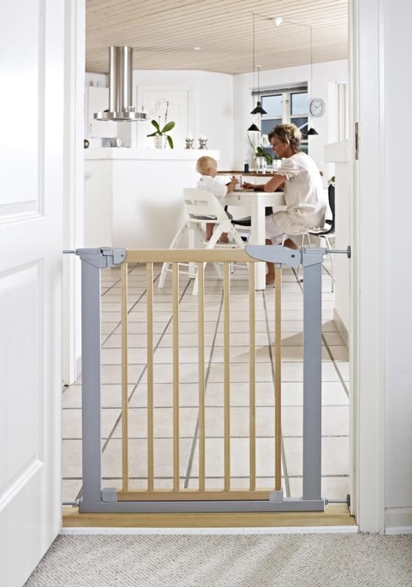 Baby Dan - AVANTGARDE Beech Safety Gate